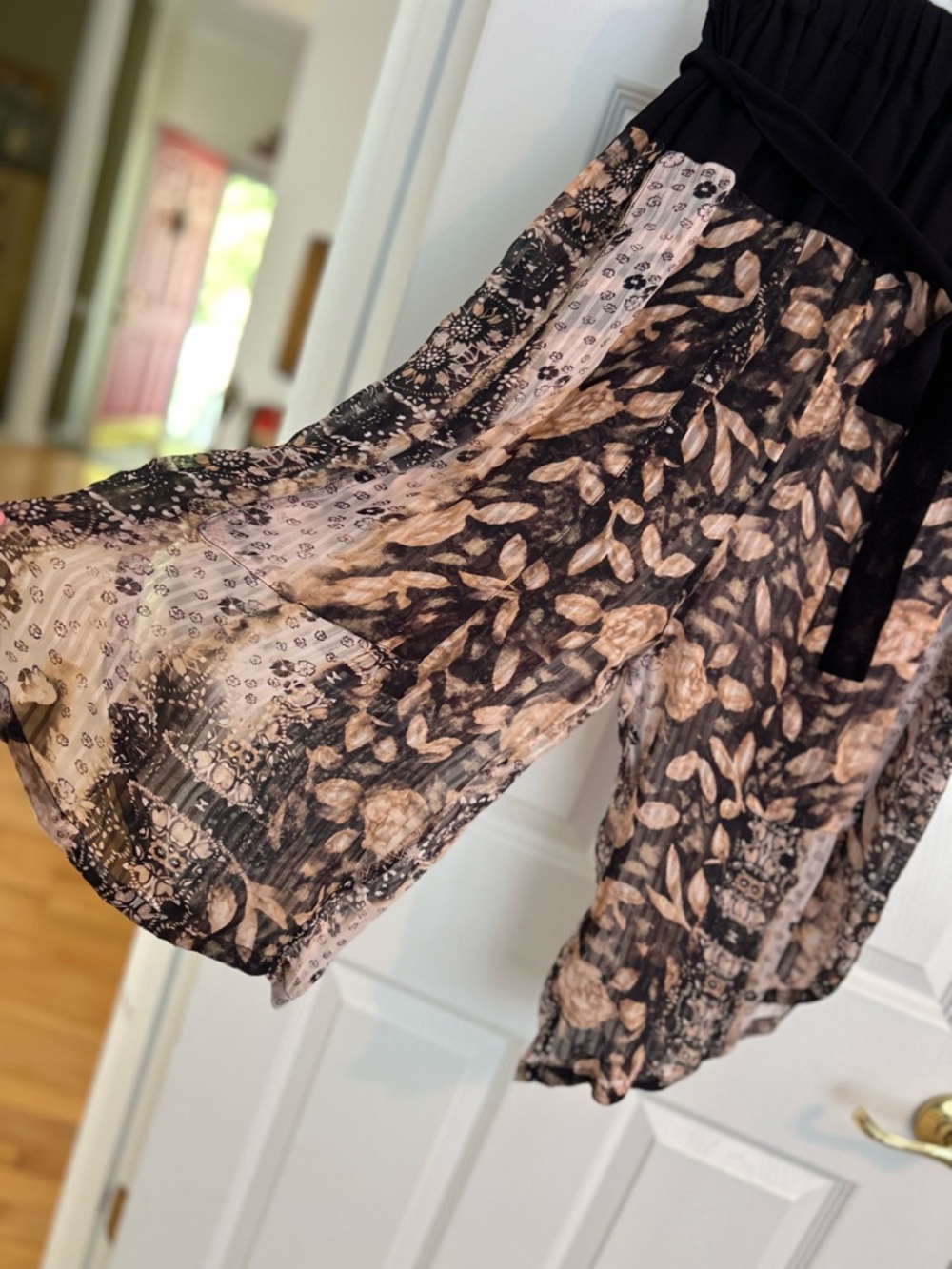 Free People Black and Beige Patterned Cropped Harem Pants - Picture 2 of 8